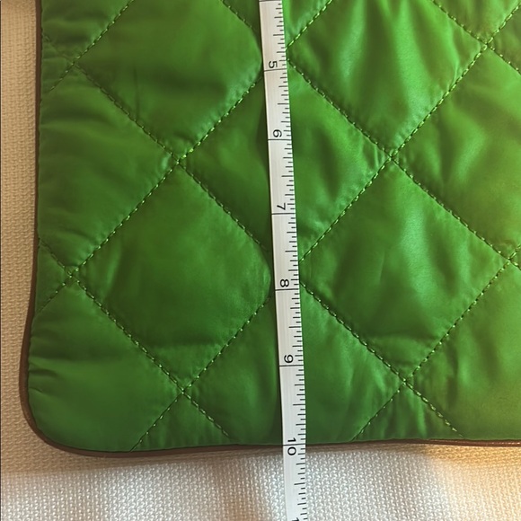 Tory Burch Green Quilted Crossbody Bag with Adjustable Strap - Picture 15 of 15